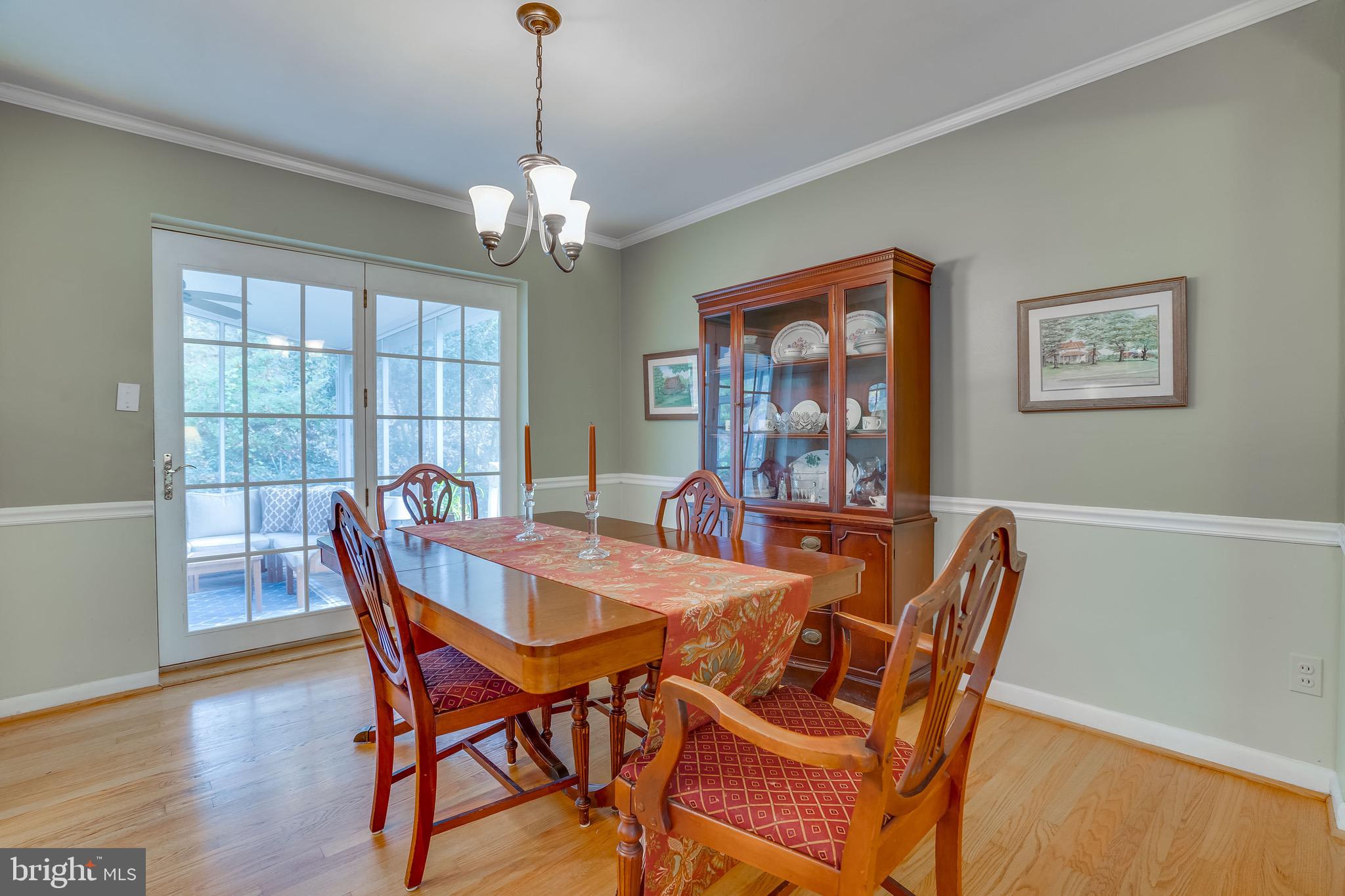 3713 Military Road Arlington, VA 22207 - Photo 5 of 29 Living room