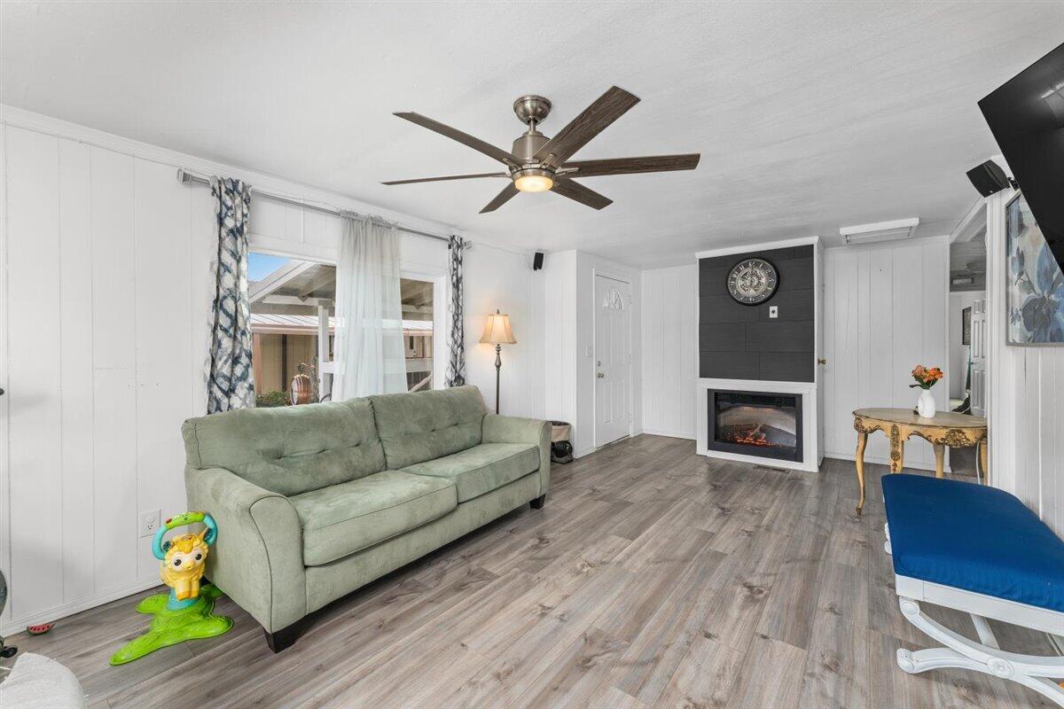19964 Riverside Avenue, Unit 64 Anderson, CA 96007 - Photo 7 of 43 06-19964 Riverside Ave - Interior-2