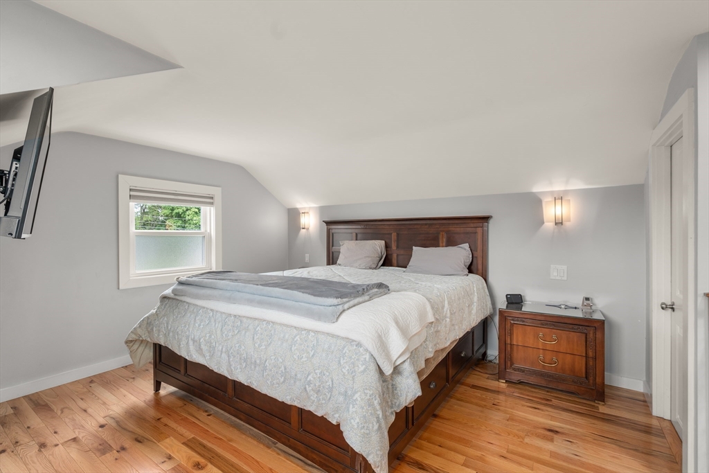 32 Oak Street Stoneham, MA 02180 - Photo 11 of 23