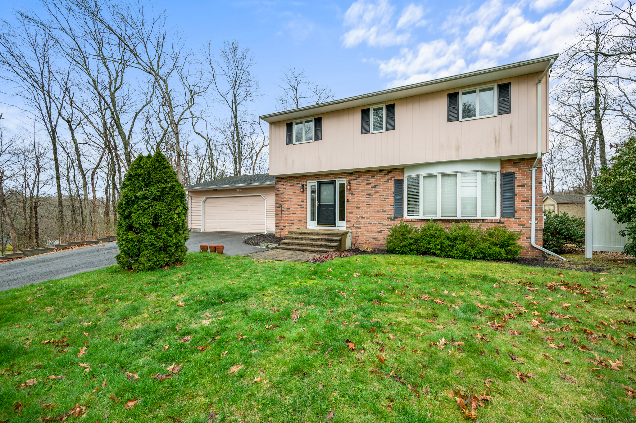 592 Rte 80 Guilford, CT 06437 - Photo 1 of 1 Gallery Image 1