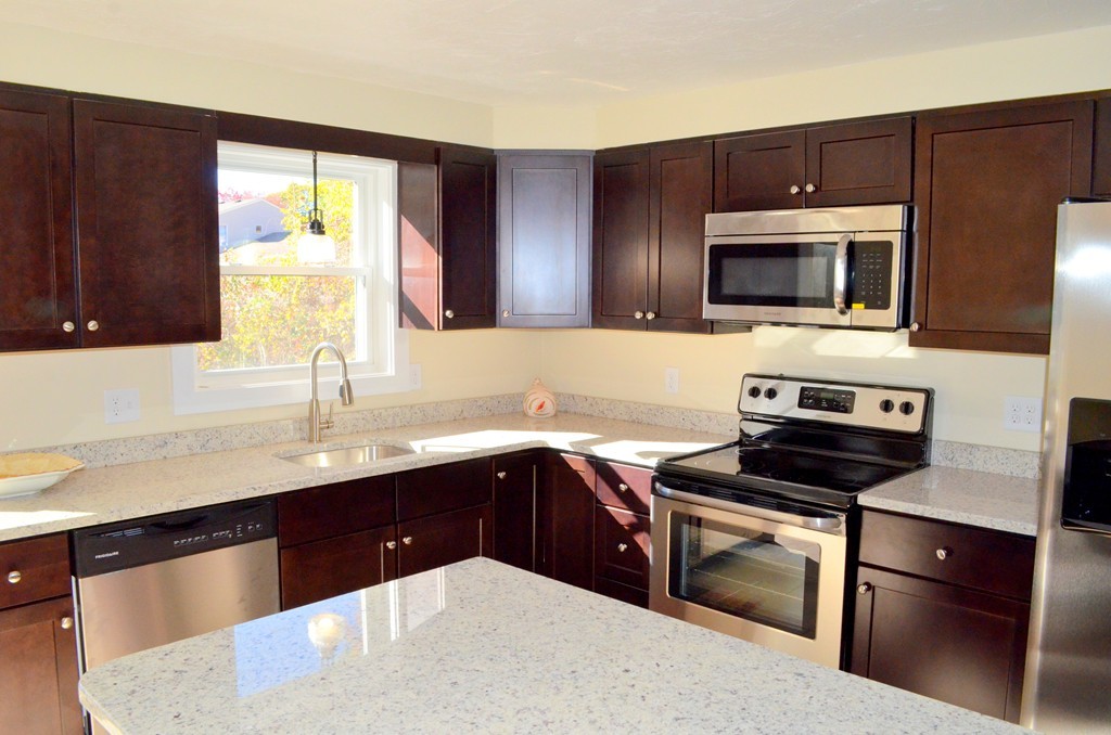 49 Cynthia Road Seekonk, MA 02771 - Photo 3 of 20 Gallery Image 3