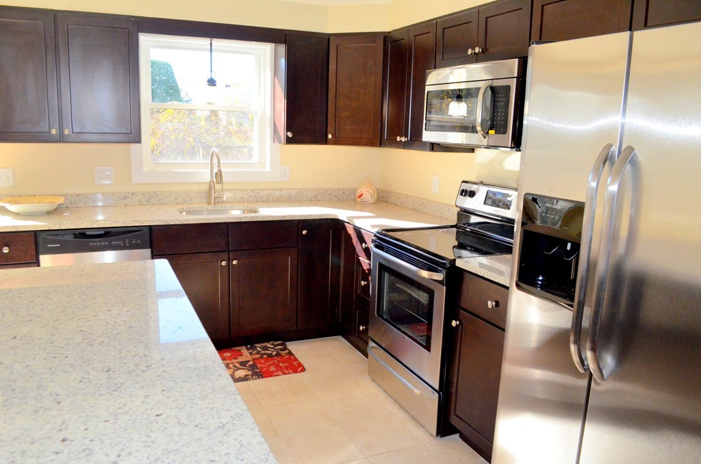 49 Cynthia Road Seekonk, MA 02771 - Photo 5 of 20 Gallery Image 5