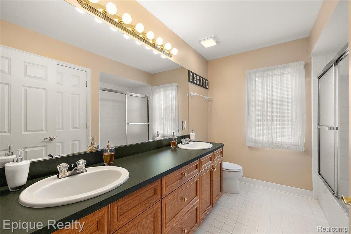 5675 Golf Pointe Drive Clarkston, MI 48348 - Photo 43 of 80 Full Bath Upstairs