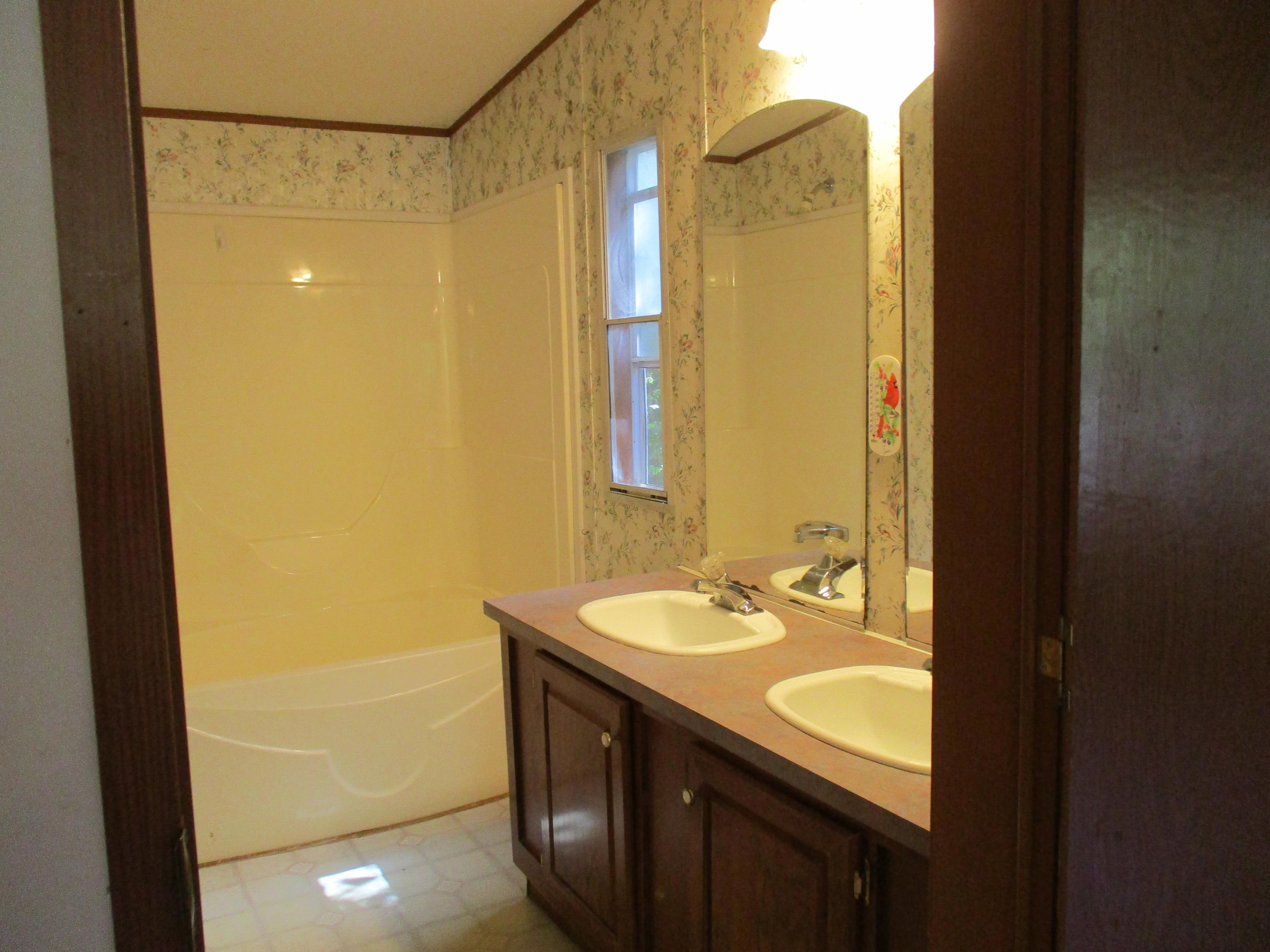 718 Kima Road Crossville, TN 38572 - Photo 12 of 16 Master Bath