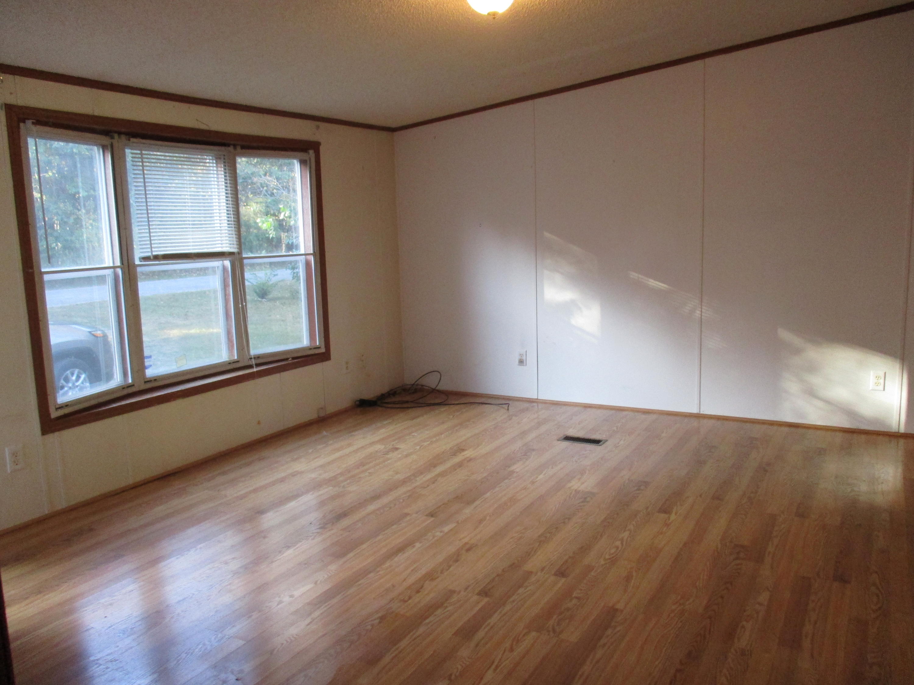 718 Kima Road Crossville, TN 38572 - Photo 5 of 16 Living Room