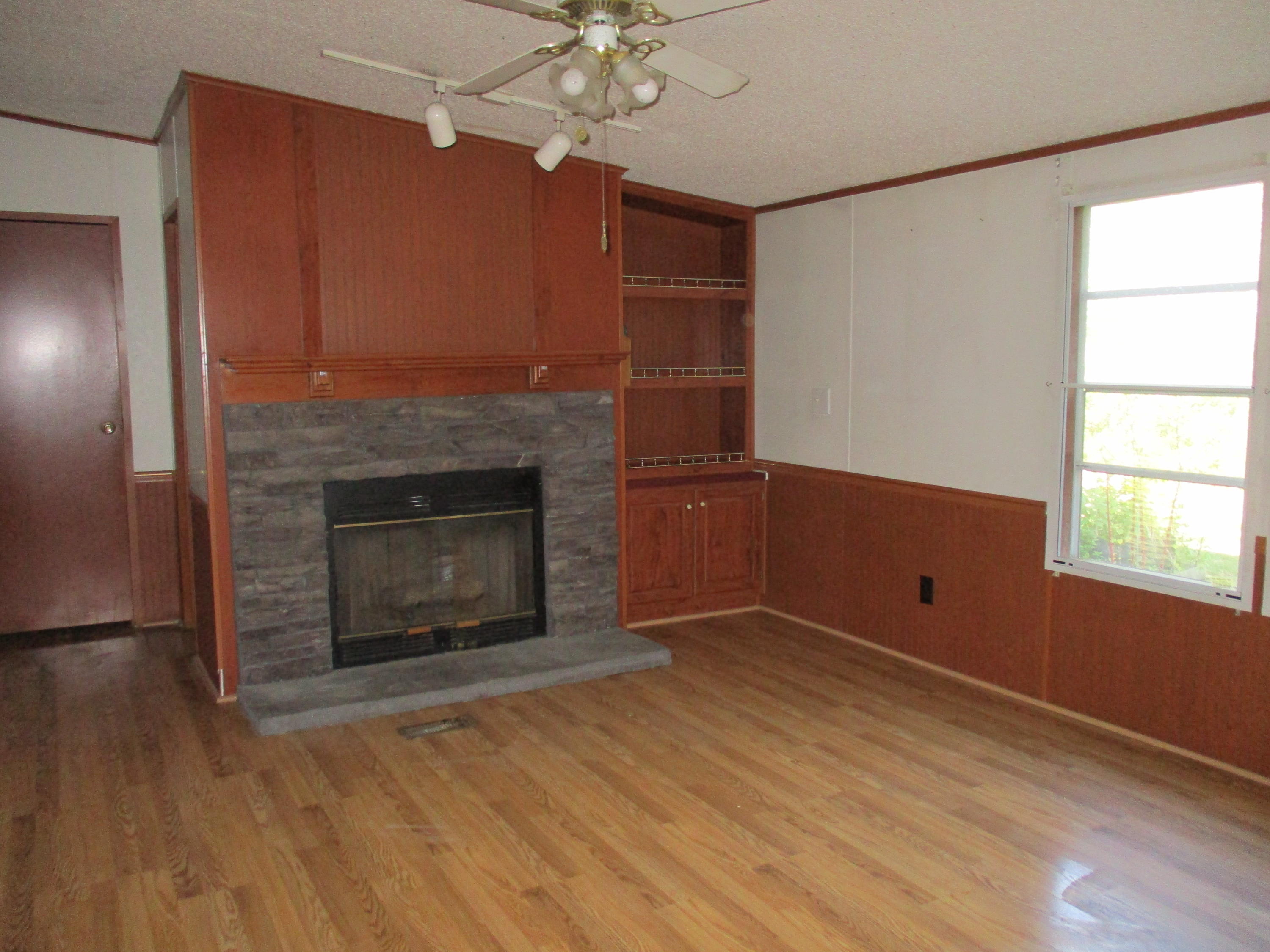 718 Kima Road Crossville, TN 38572 - Photo 6 of 16 Family Room