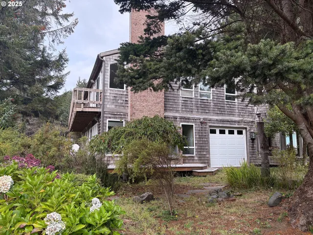a view of a house with a yard and plants