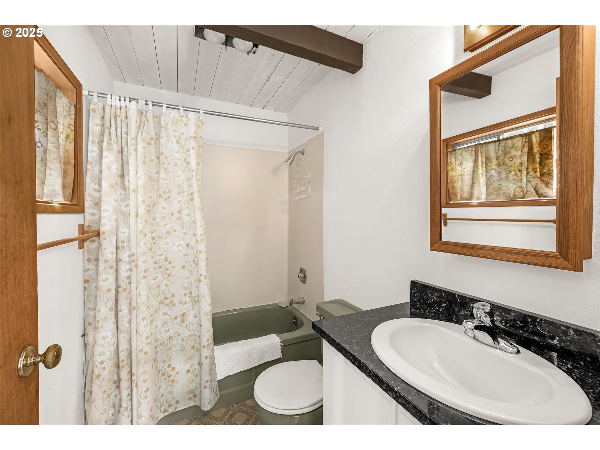 327 Lemwick Lane Yachats, OR 97498 - Photo 21 of 41 a bathroom with a sink and a mirror