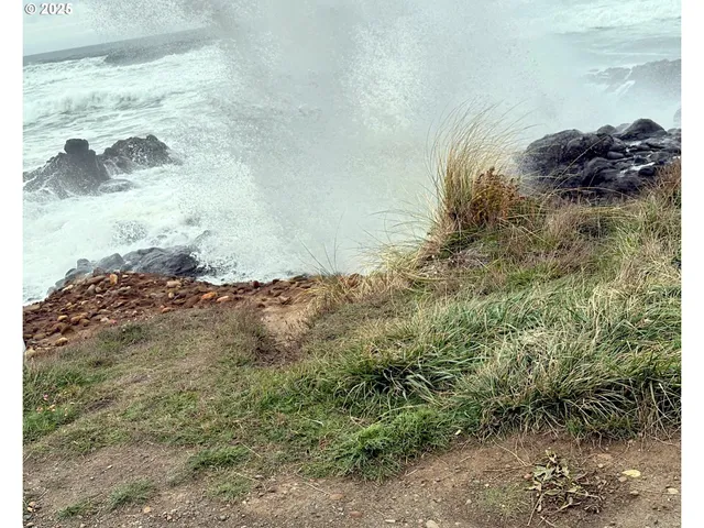 a picture of floor with city view