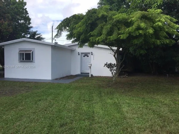 $2,800 | 1617 Northeast 177th Street, North Miami Beach, FL 33162