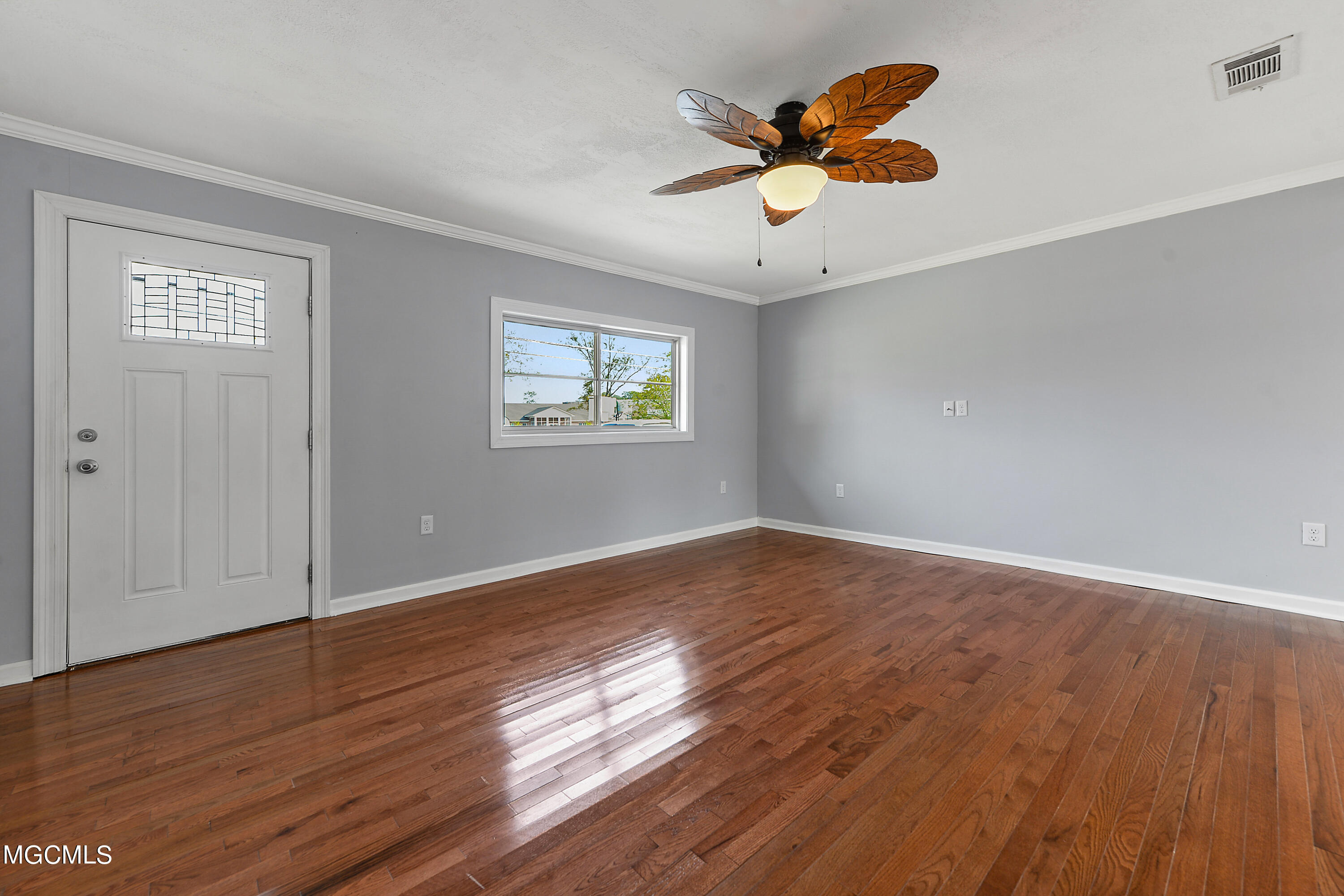 8917 Ocean Springs Road Ocean Springs, MS 39564 - Photo 2 of 14 Entryway/Living Room