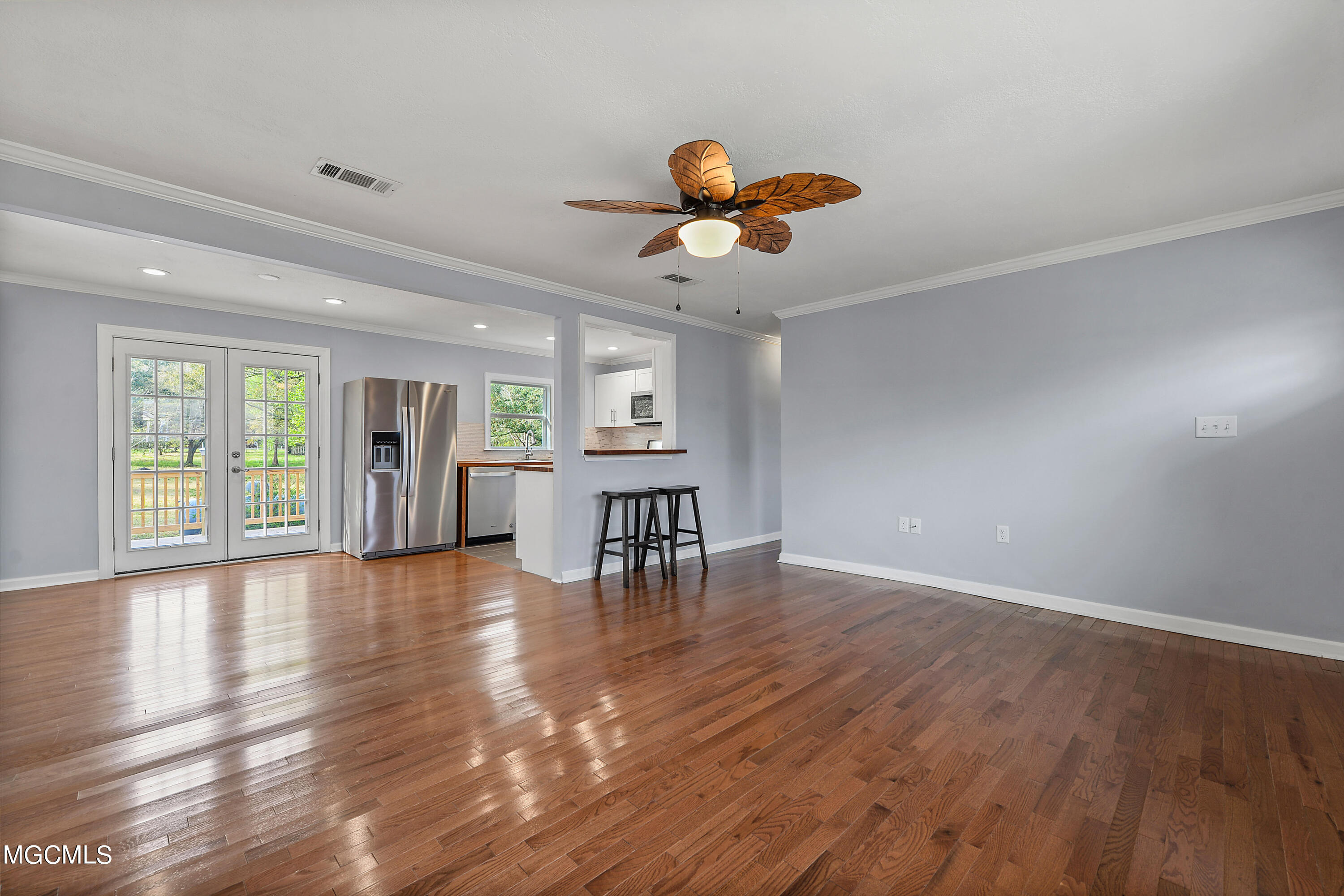 8917 Ocean Springs Road Ocean Springs, MS 39564 - Photo 4 of 14 Living Room