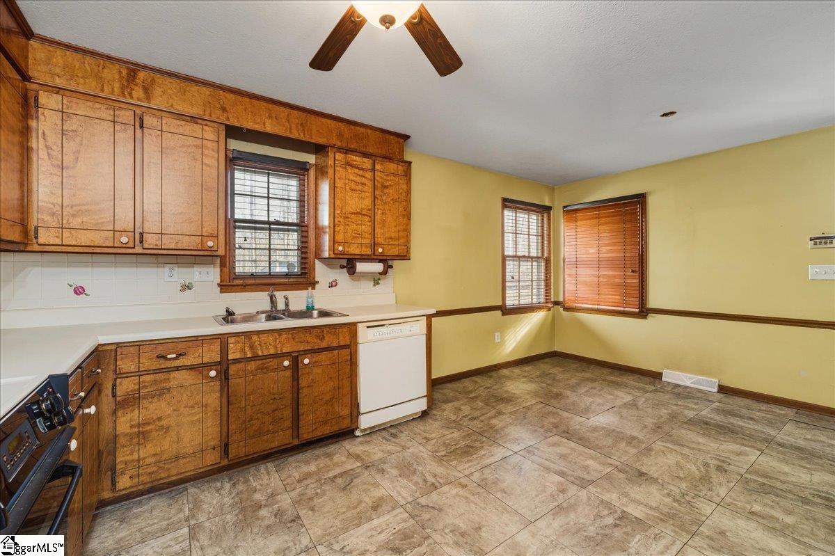 1051 West Duncan Road Greenville, SC 29617 - Photo 11 of 48 Gallery Image 11
