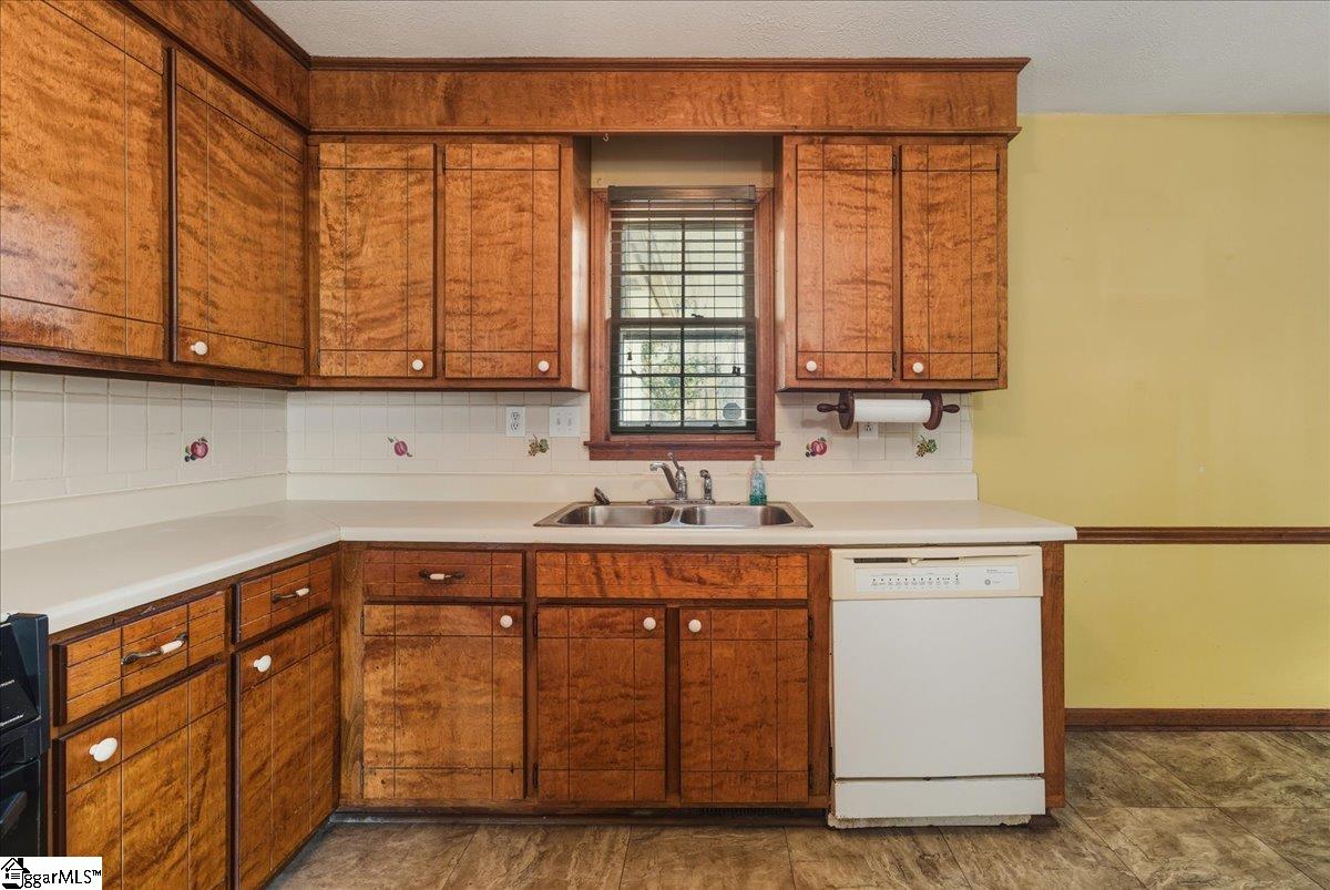 1051 West Duncan Road Greenville, SC 29617 - Photo 14 of 48 Gallery Image 14