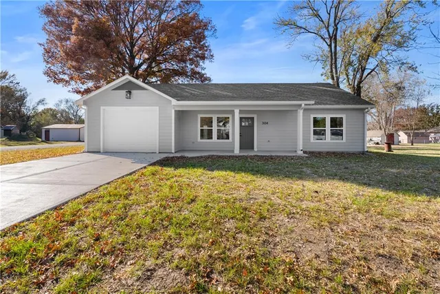 $325,000 | 304 North Mulberry Avenue, Adrian, MO 64720