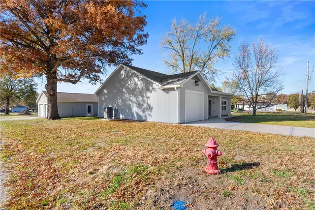 $325,000 | 304 North Mulberry Avenue, Adrian, MO 64720