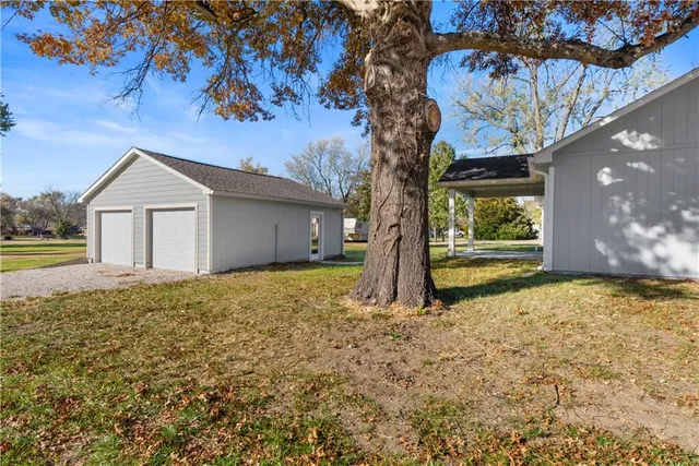 $325,000 | 304 North Mulberry Avenue, Adrian, MO 64720