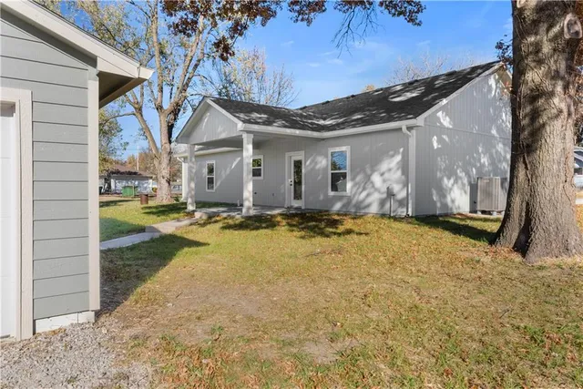 $325,000 | 304 North Mulberry Avenue, Adrian, MO 64720