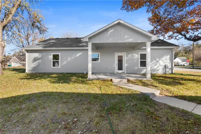 $325,000 | 304 North Mulberry Avenue, Adrian, MO 64720