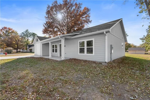 $325,000 | 304 North Mulberry Avenue, Adrian, MO 64720