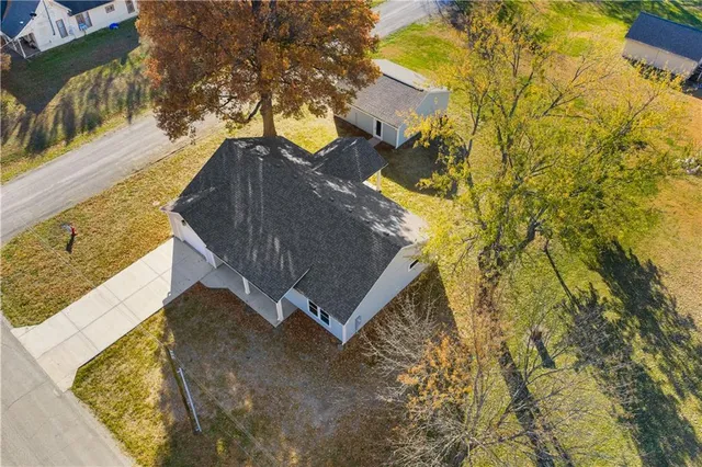 $325,000 | 304 North Mulberry Avenue, Adrian, MO 64720