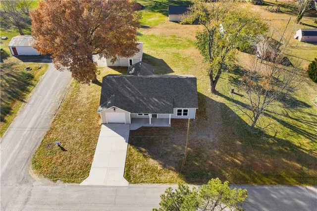 $325,000 | 304 North Mulberry Avenue, Adrian, MO 64720