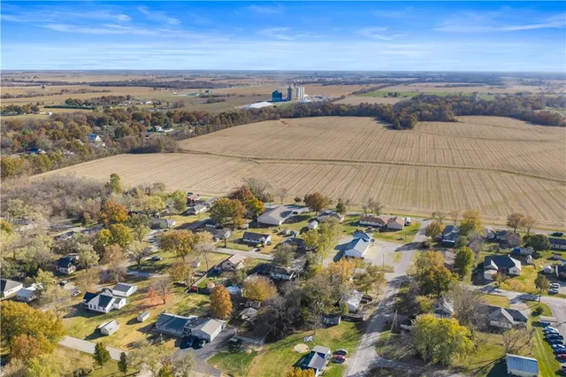 $325,000 | 304 North Mulberry Avenue, Adrian, MO 64720