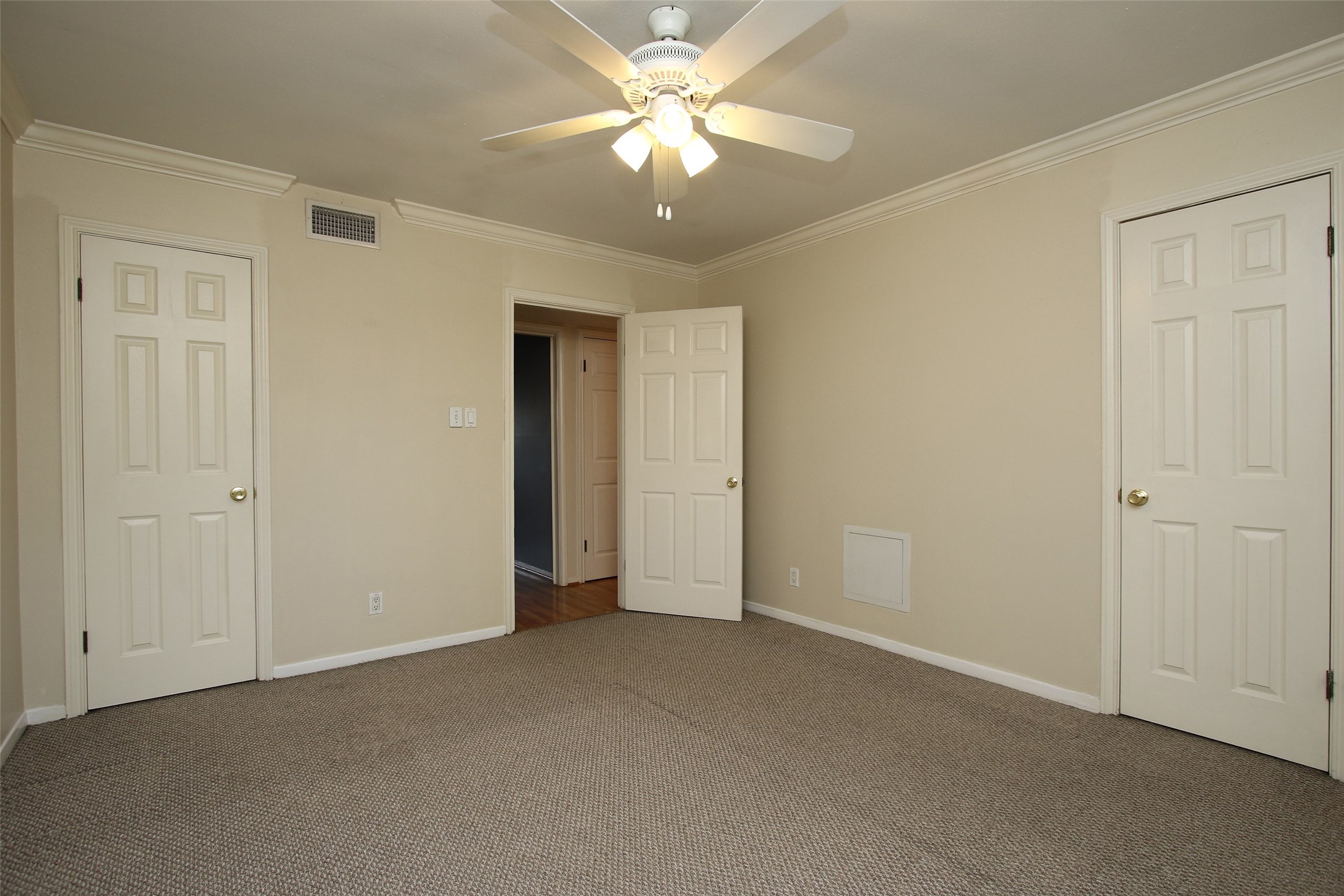 2052 Branard Street, Unit 4 Houston, TX 77098 - Photo 6 of 12