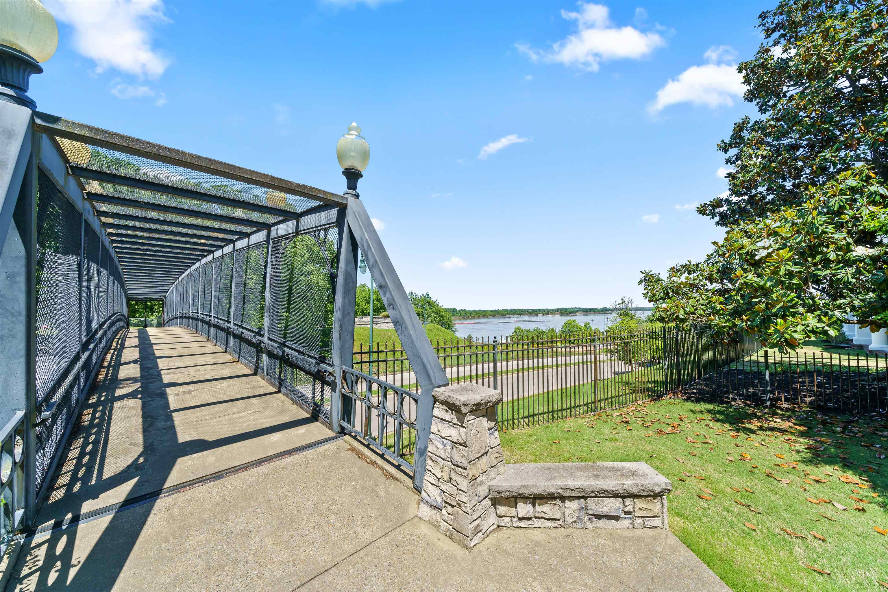 556 Rienzi Drive Memphis, TN 38103 - Photo 19 of 31 a view of outdoor space and entertaining space