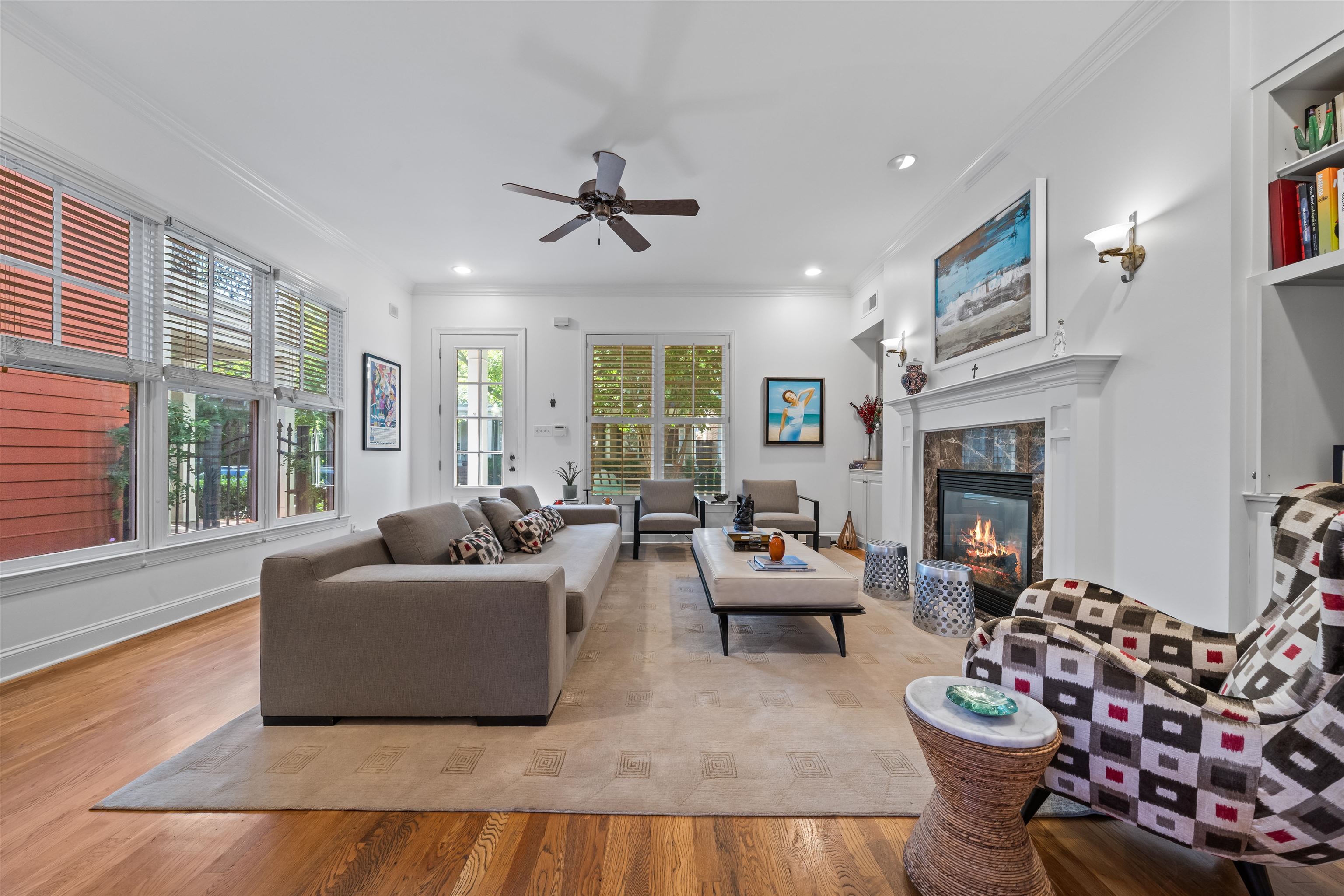556 Rienzi Drive Memphis, TN 38103 - Photo 5 of 31 a living room with furniture and a large window