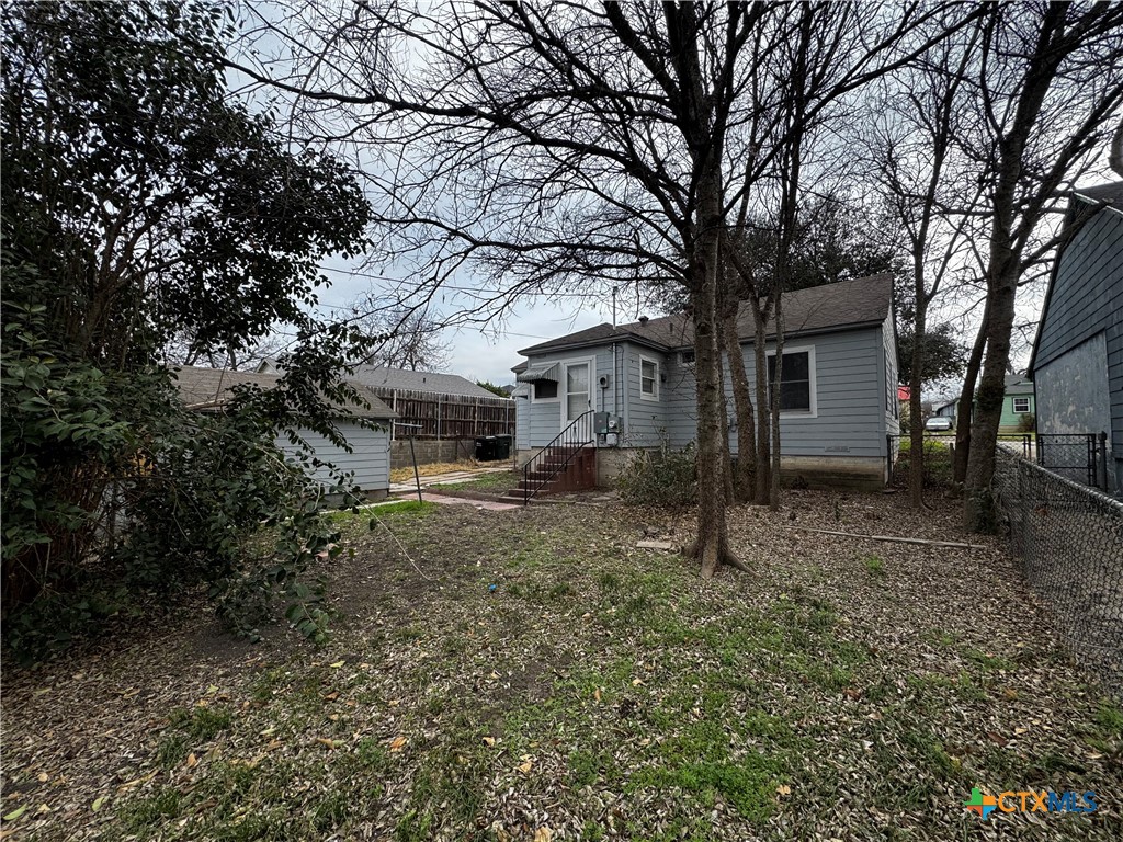 1010 South 17th Street Temple, TX 76504 - Photo 28 of 30 a house view with a backyard space