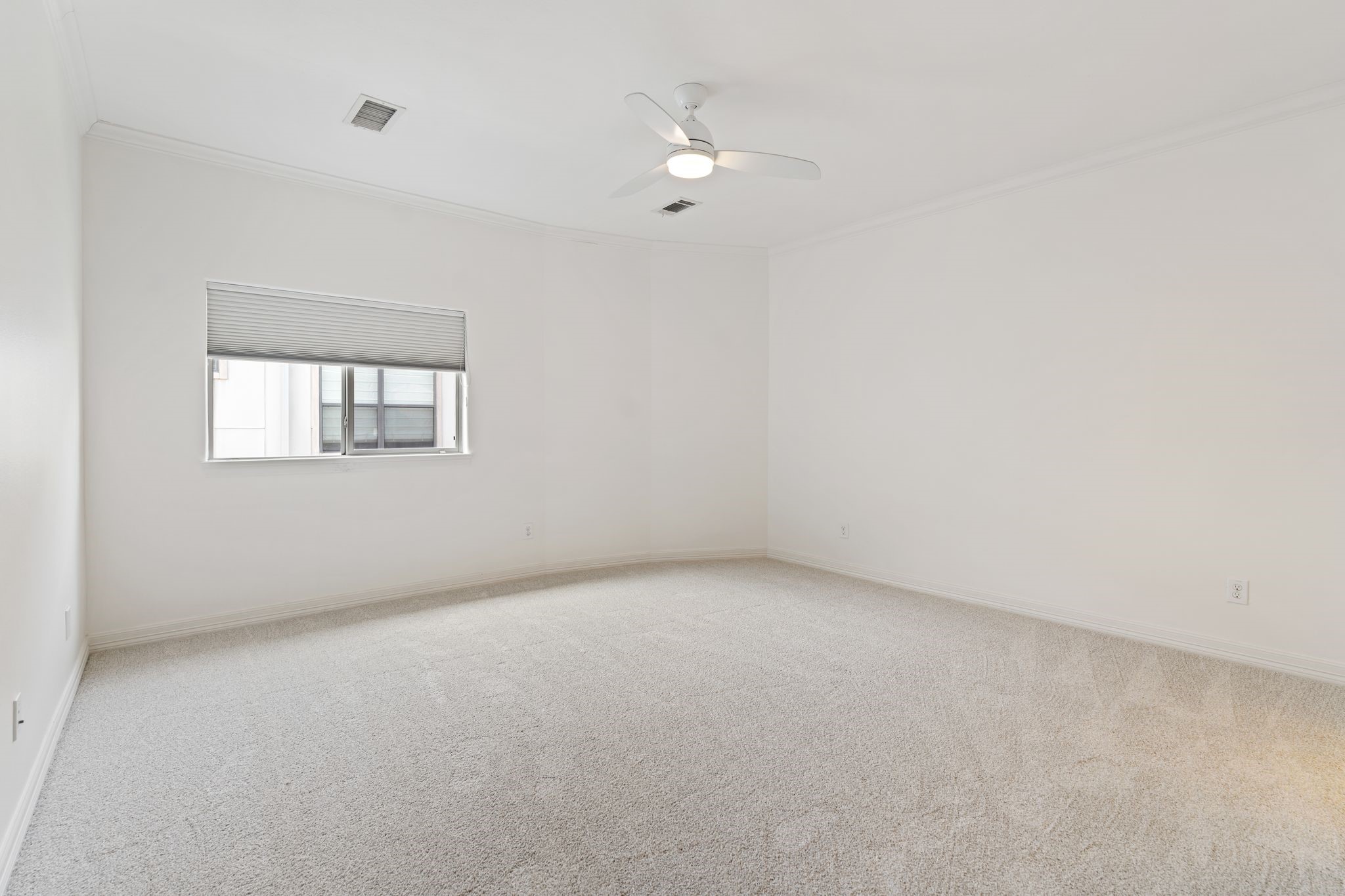 4822 Jason Street Houston, TX 77096 - Photo 40 of 45 an empty room with a window