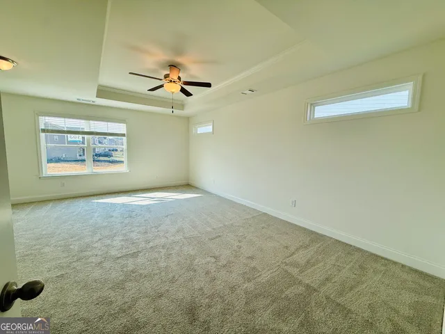 en empty room with windows and ceiling fan view