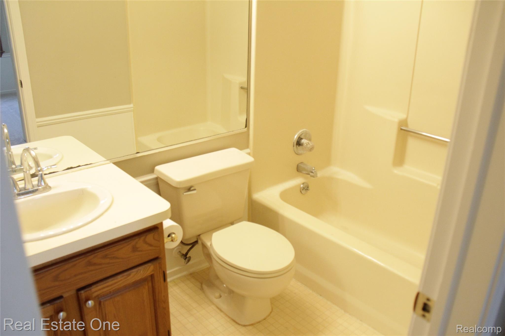 44777 Saltz Road Canton, MI 48187 - Photo 45 of 65 Bathroom