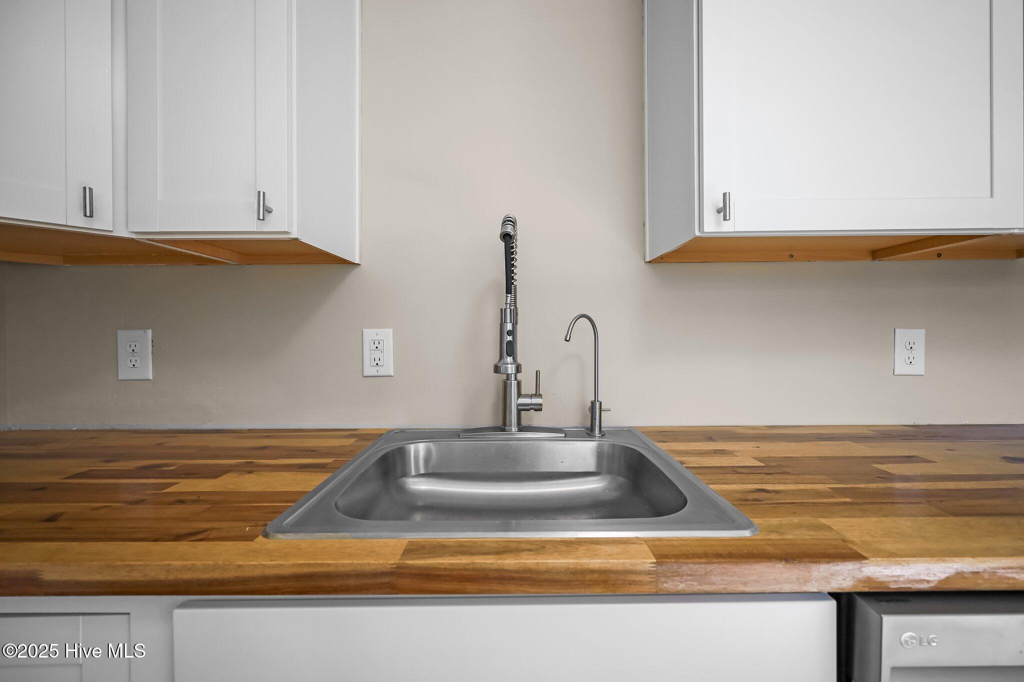 103 Robin Road Jacksonville, NC 28540 - Photo 14 of 31 14-web-or-mls-103 Robin Rd. 026