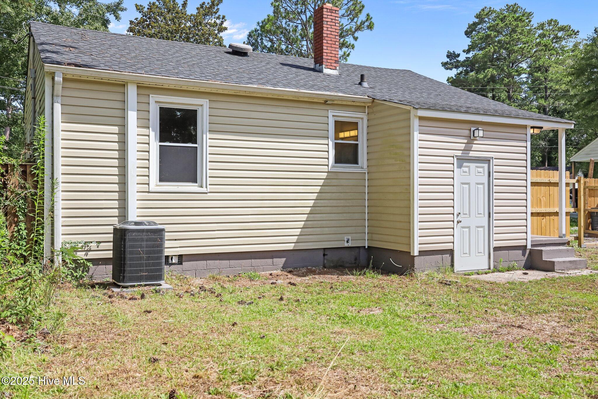103 Robin Road Jacksonville, NC 28540 - Photo 27 of 31 27-web-or-mls-103 Robin Rd. 065