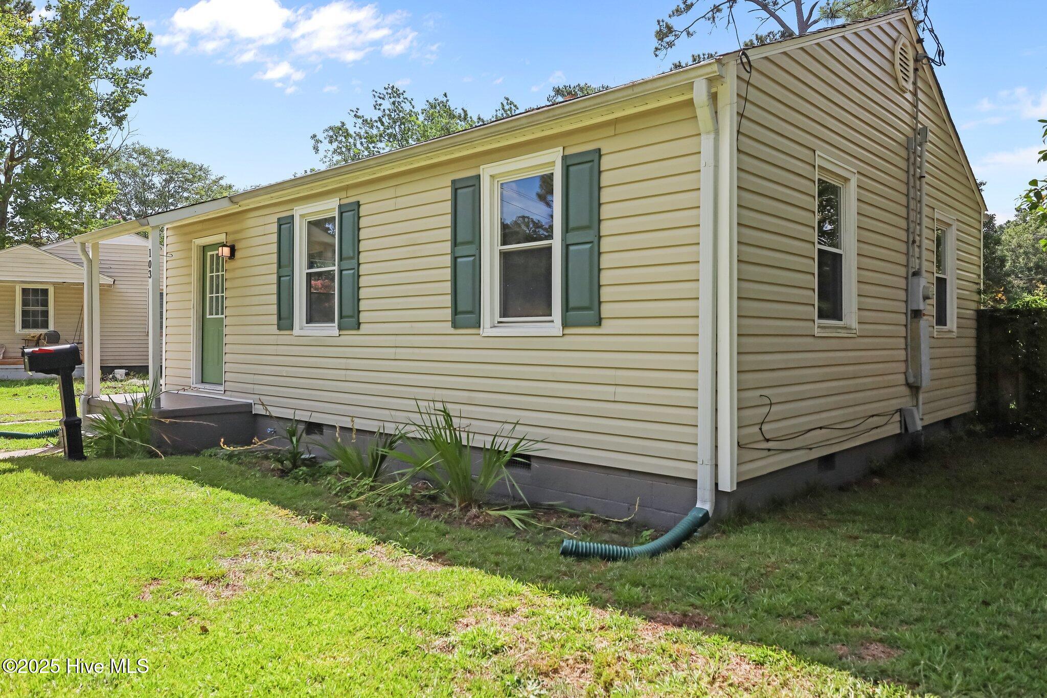 103 Robin Road Jacksonville, NC 28540 - Photo 5 of 31 5-web-or-mls-103 Robin Rd. 063