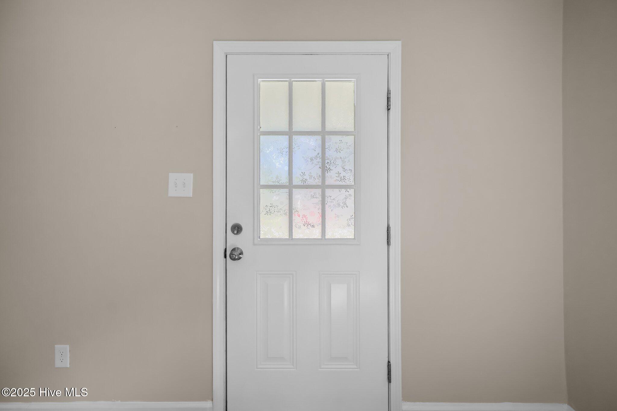 103 Robin Road Jacksonville, NC 28540 - Photo 6 of 31 6-web-or-mls-103 Robin Rd. 003