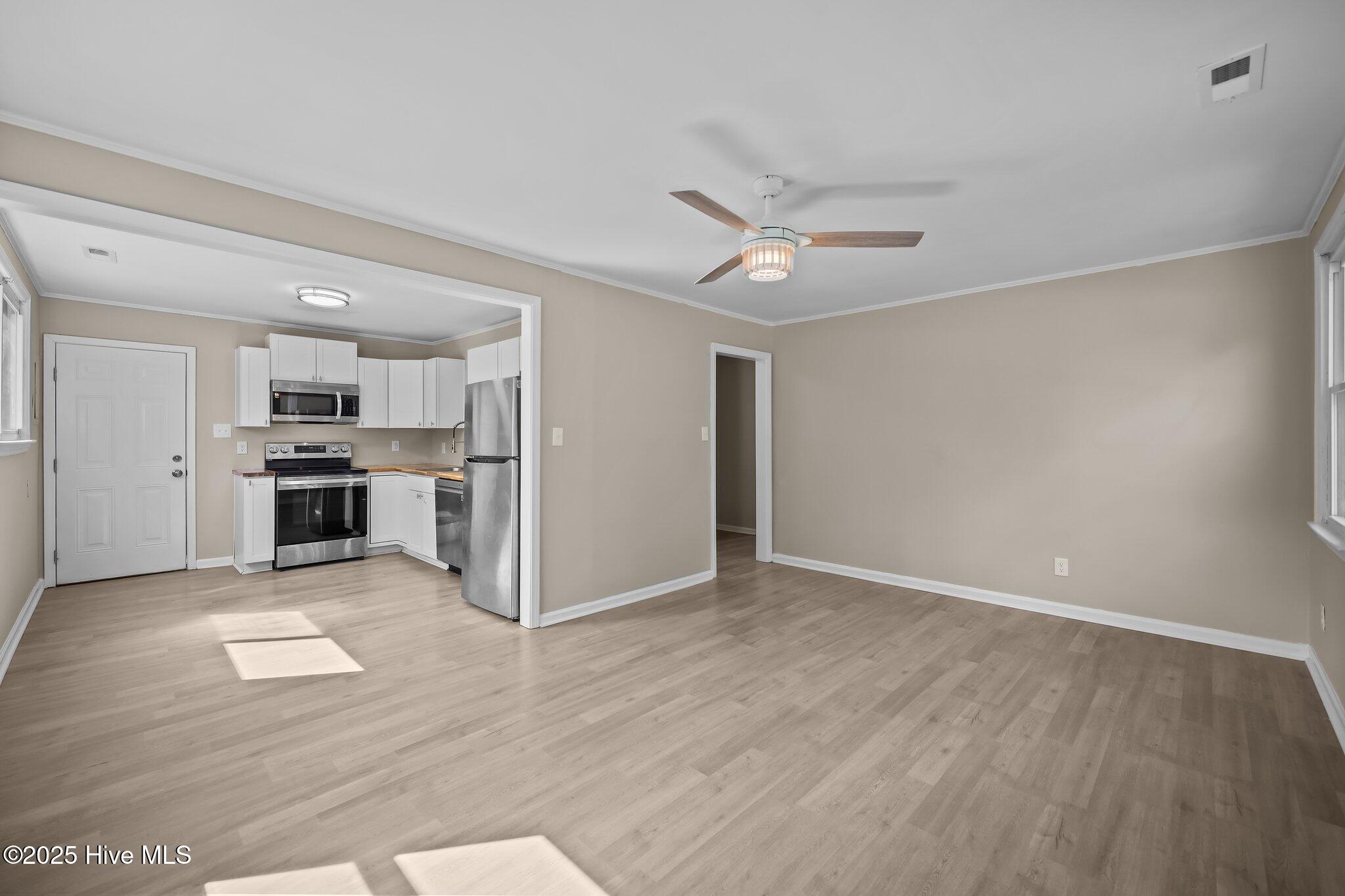 103 Robin Road Jacksonville, NC 28540 - Photo 7 of 31 7-web-or-mls-103 Robin Rd. 006