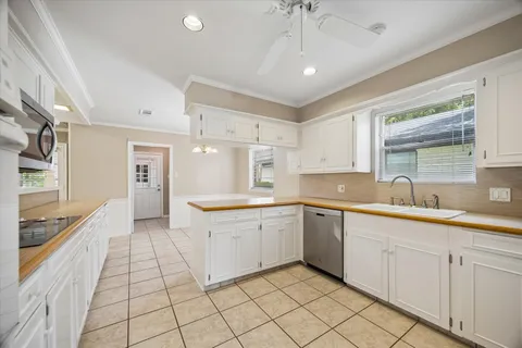 $368,800 | 8015 Burning Hills Drive, Houston, TX 77071