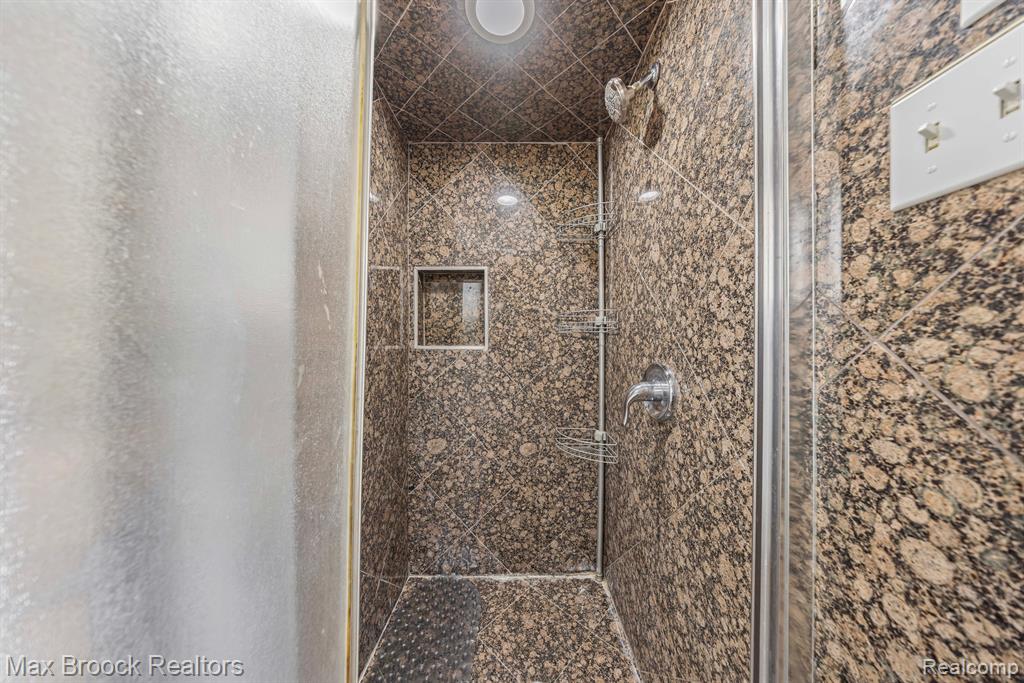 32036 Red Clover Road Farmington Hills, MI 48334 - Photo 28 of 44