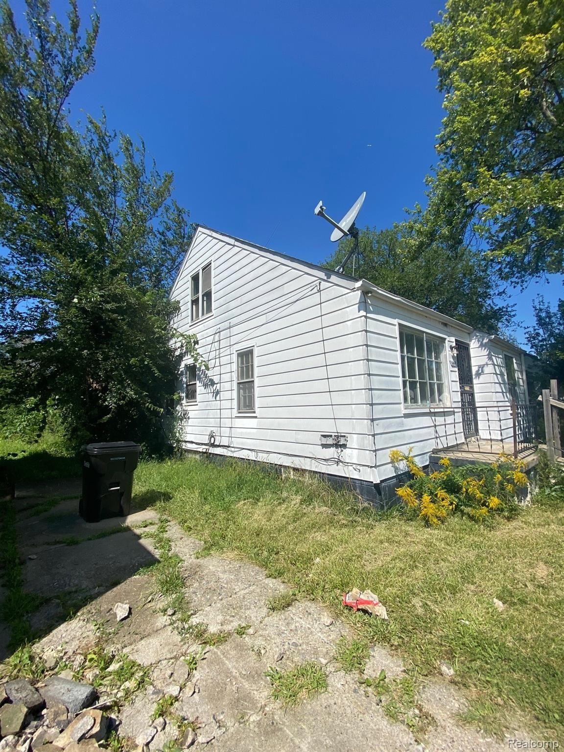 8891 Rutland Street Detroit, MI 48228 - Photo 3 of 10 IMG_2332.jpg