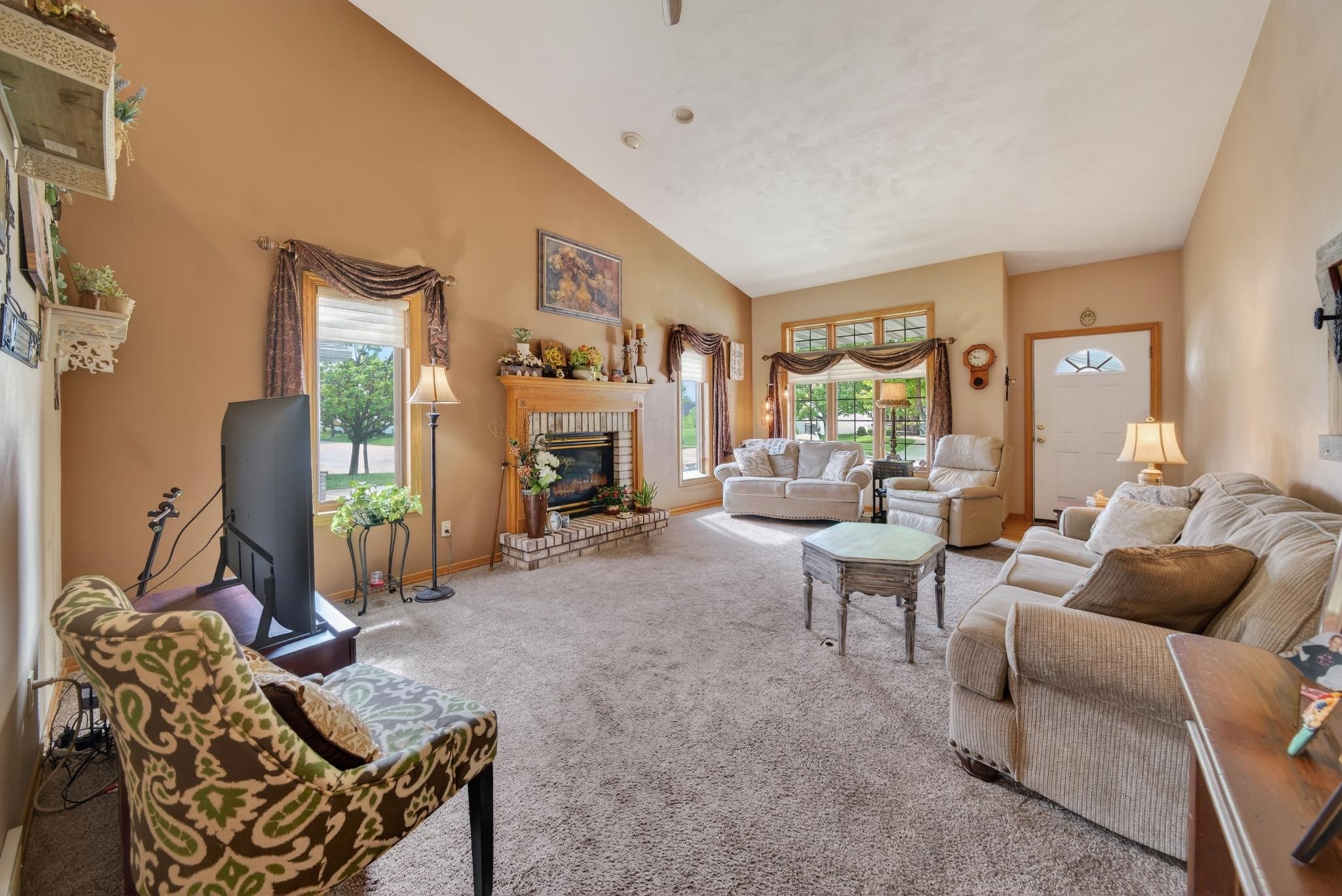1818 East Sylvan Avenue Appleton, WI 54915 - Photo 4 of 48