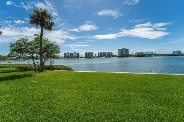 $550,000 | 100 Intracoastal Place, Unit 102, Jupiter, FL 33469