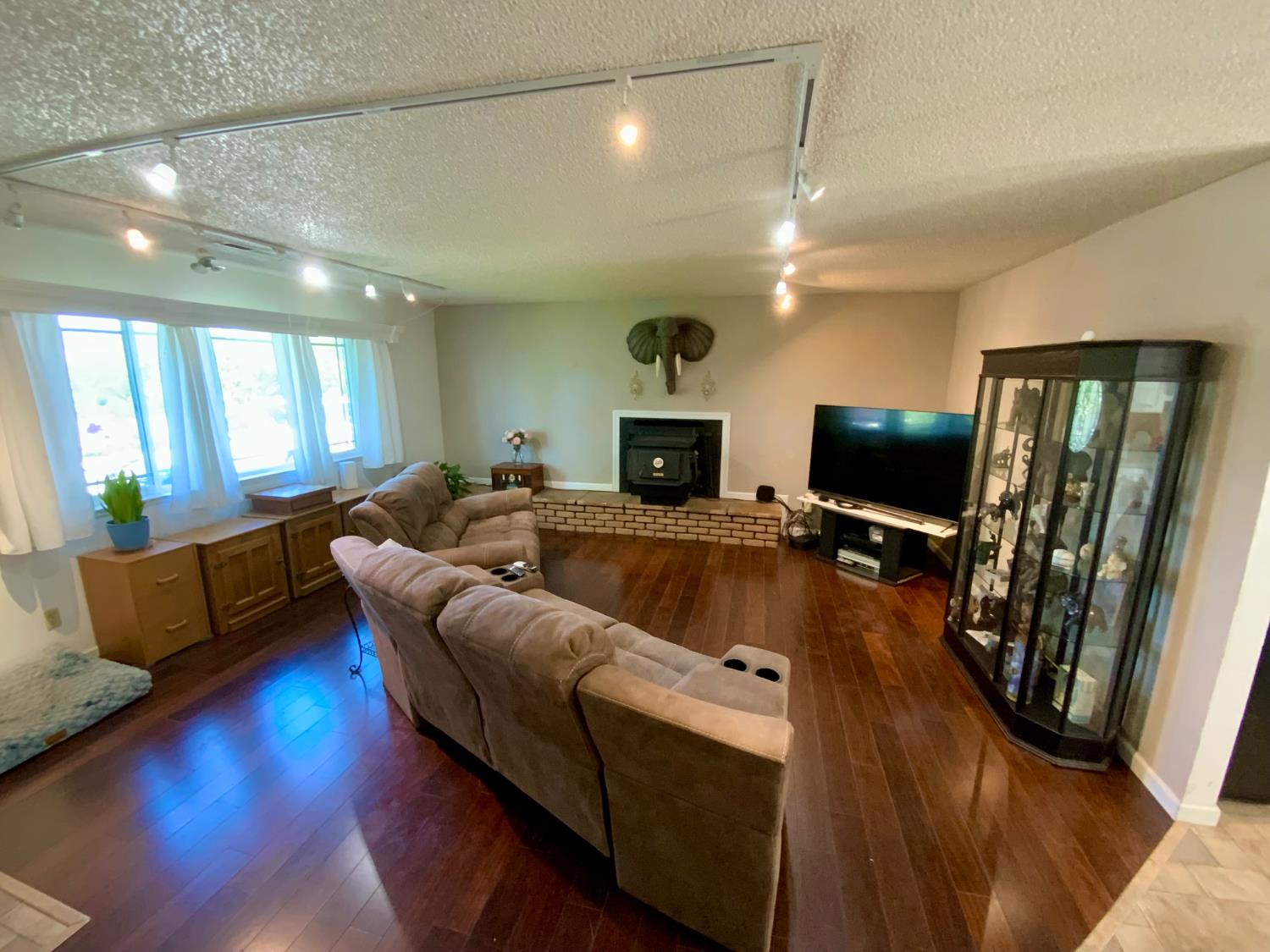 2367 Ponderosa Road Rescue, CA 95672 - Photo 12 of 76 a living room with furniture and a flat screen tv