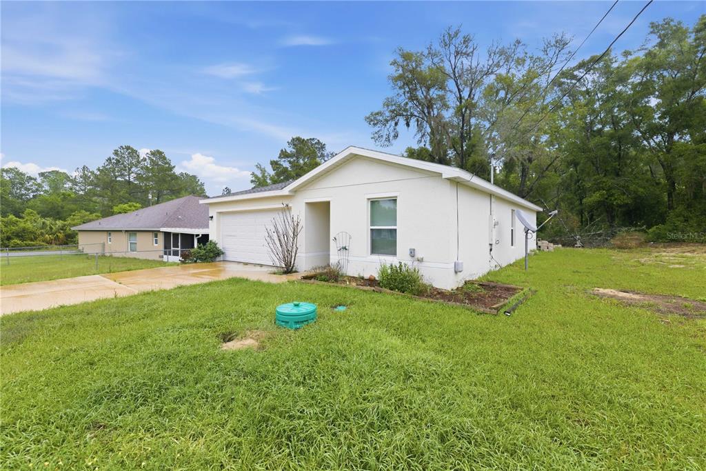 260 Emerald Road Ocala, FL 34472 - Photo 27 of 29 a front view of house with yard and green space