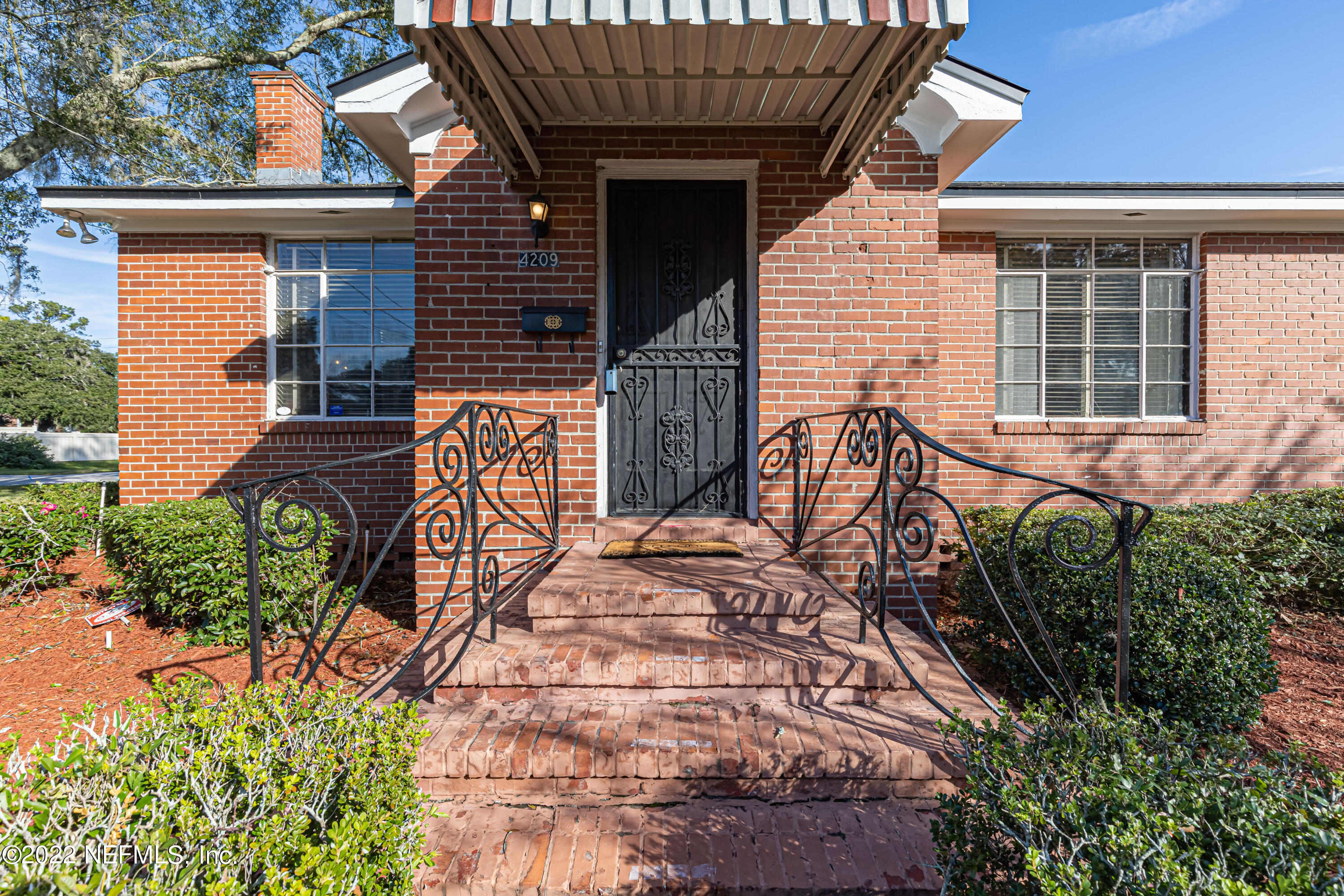 4209 Birmingham Road Jacksonville, FL 32207 - Photo 3 of 35 a front view of a house with garden