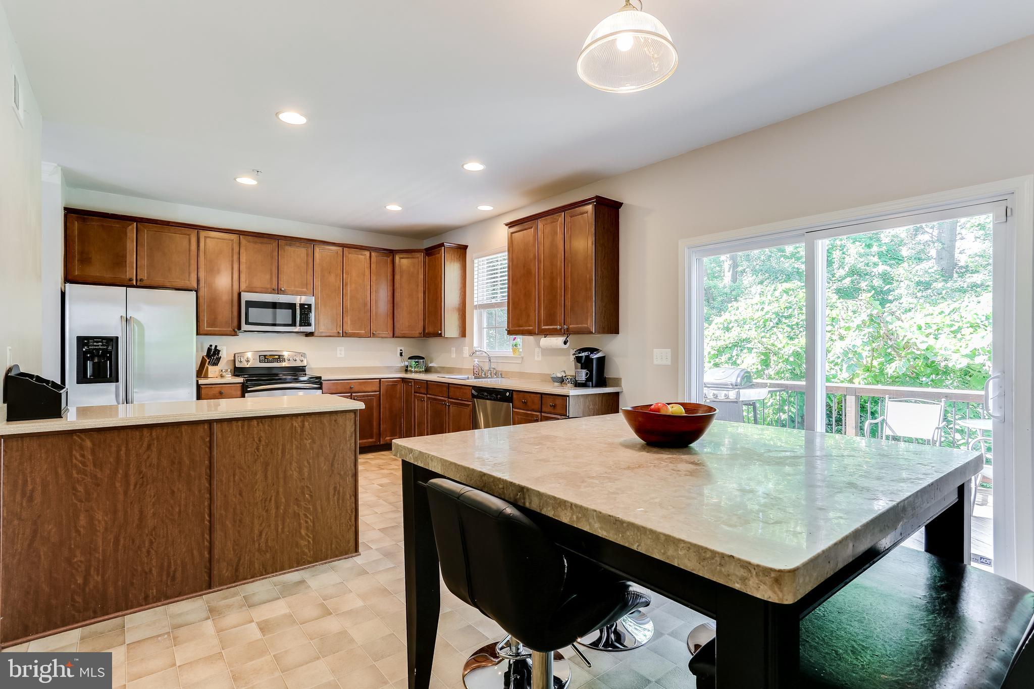7128 Water Oak Road, Unit 244 Elkridge, MD 21075 - Photo 12 of 31 Large eat-in dining area will fit a LARGE table