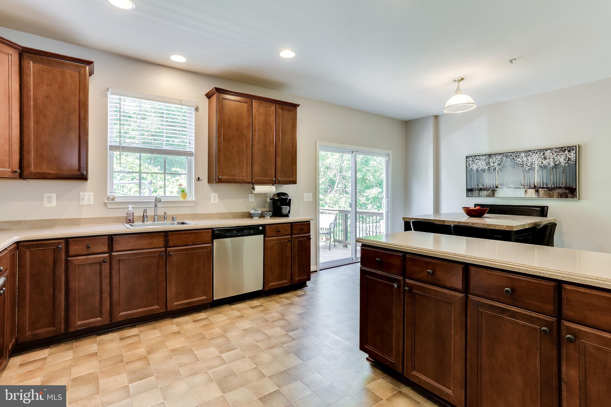 7128 Water Oak Road, Unit 244 Elkridge, MD 21075 - Photo 10 of 31 Large island provides more storage & breakfast bar