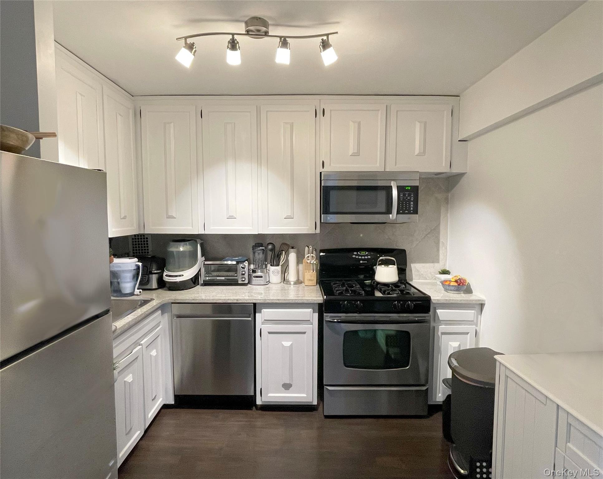 650 Shore Road, Unit 2N 3 Long Beach, NY 11561 - Photo 4 of 22 Gallery Image 4
